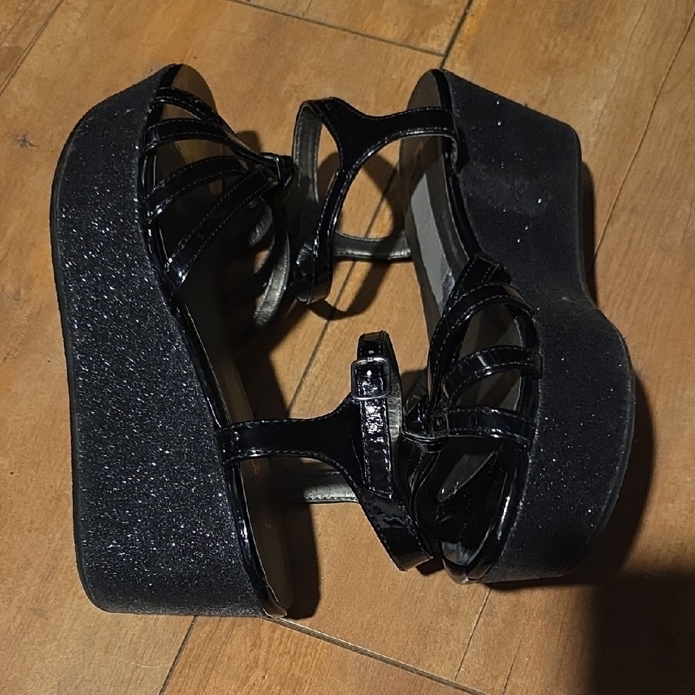 BONGO ShinyGlitter Black Platform Sandals
